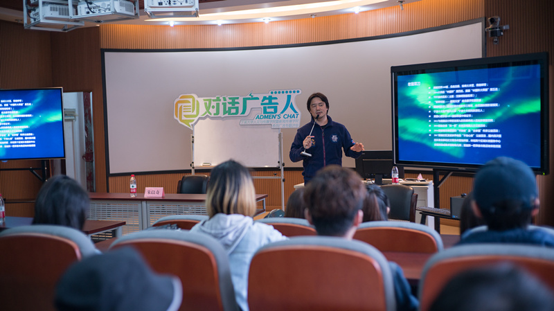 讲座现场.jpg