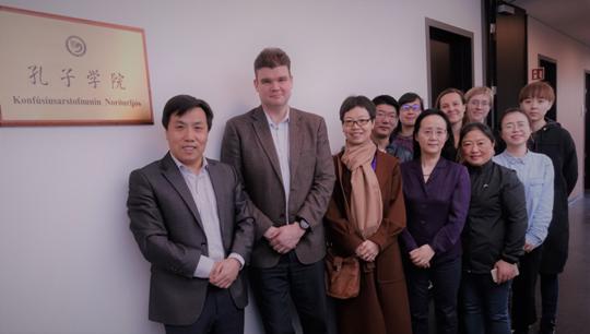 冰岛孔子麻豆官方网站合照（大使-参赞-院长）1
